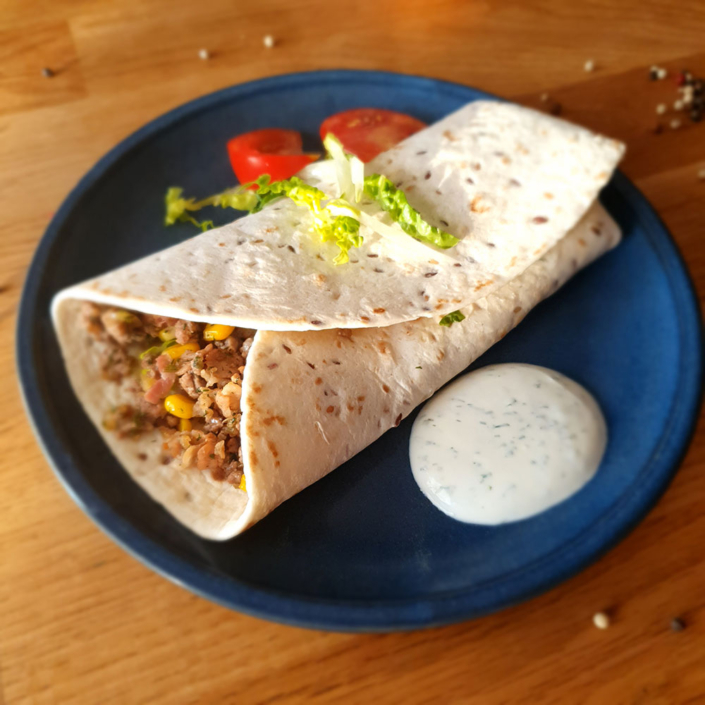 Hackfleisch-Wraps mit Dill-Saure-Sahne-Dip - Rezept-Buch